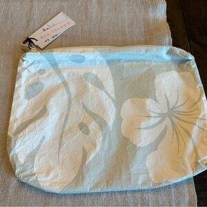 New with tags ALOHA Collection Splash-Proof Mid Travel Pouch in color Big Island